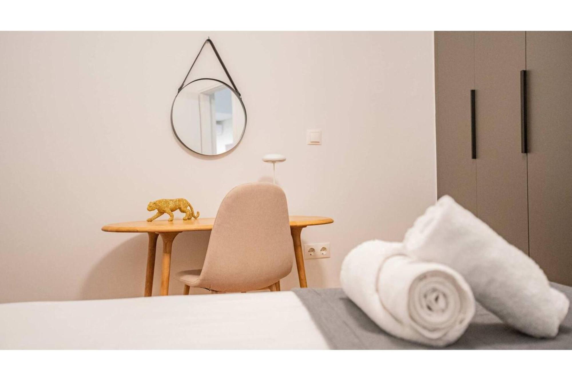 O&O Group - Eclectic Chic Thissio Apartment Athens Ngoại thất bức ảnh